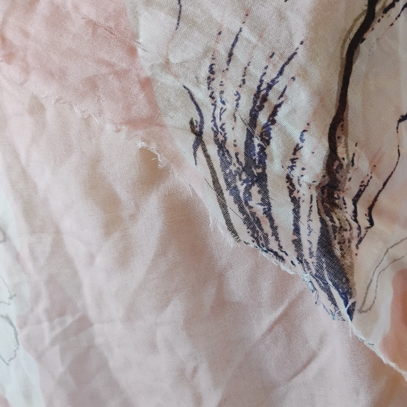 Women's Large Silky Light Pink & White Floral Sheer Scarf / Wrap With Raw Hem - Picture 4 of 10